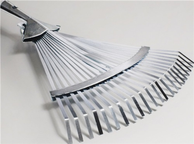 Rasenbesen Anz. Zinken 22 o. Stiel Rasenbesen Anz. Zinken 22 o. Stiel