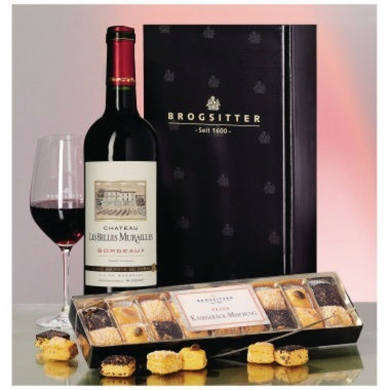 Rotwein Bordeaux Chateau und Käsegebäck